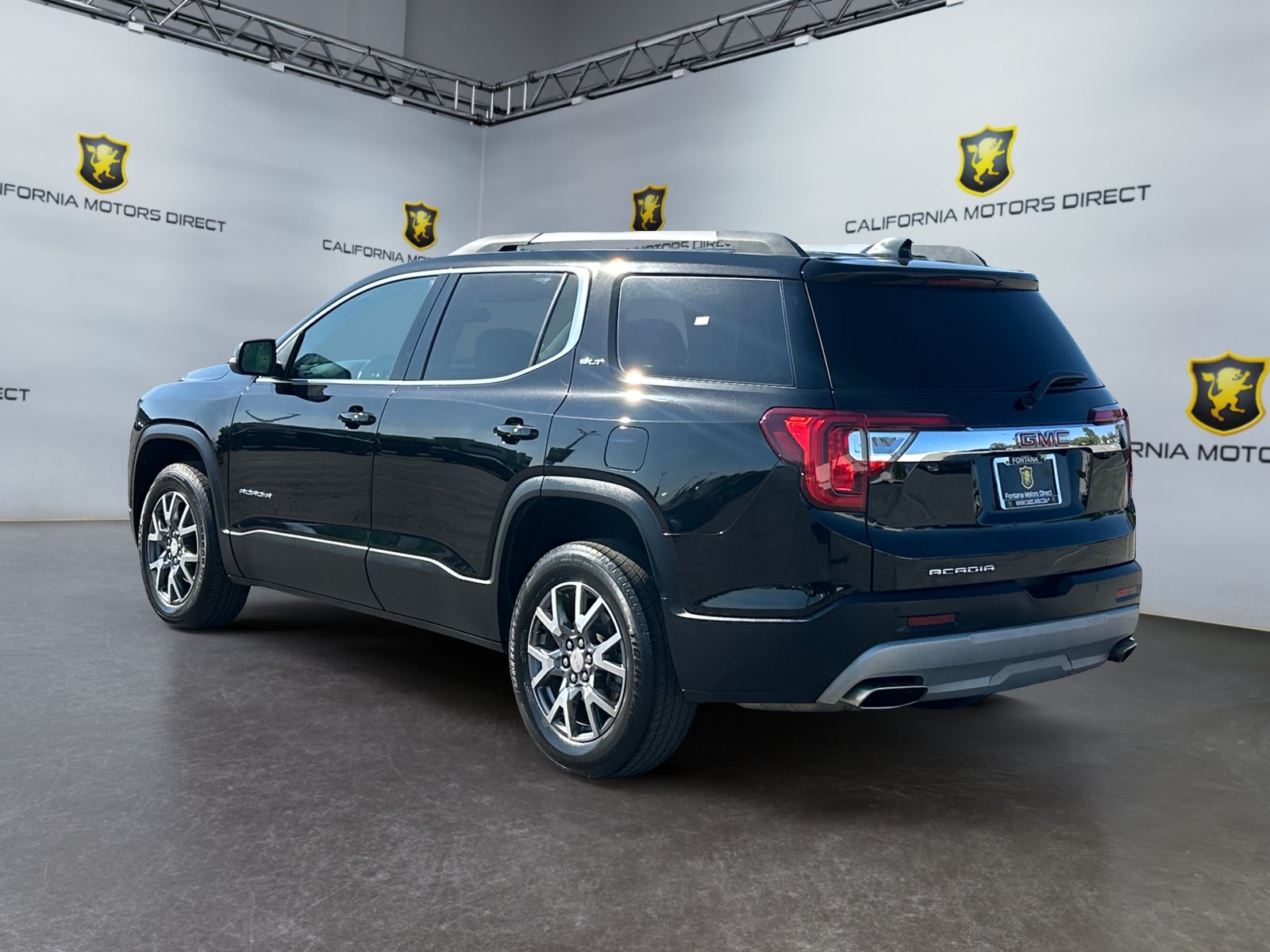 Used 2023 GMC Acadia SLT FWD image 3