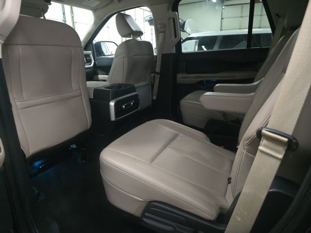 Used 2024 Ford Expedition XLT image 15