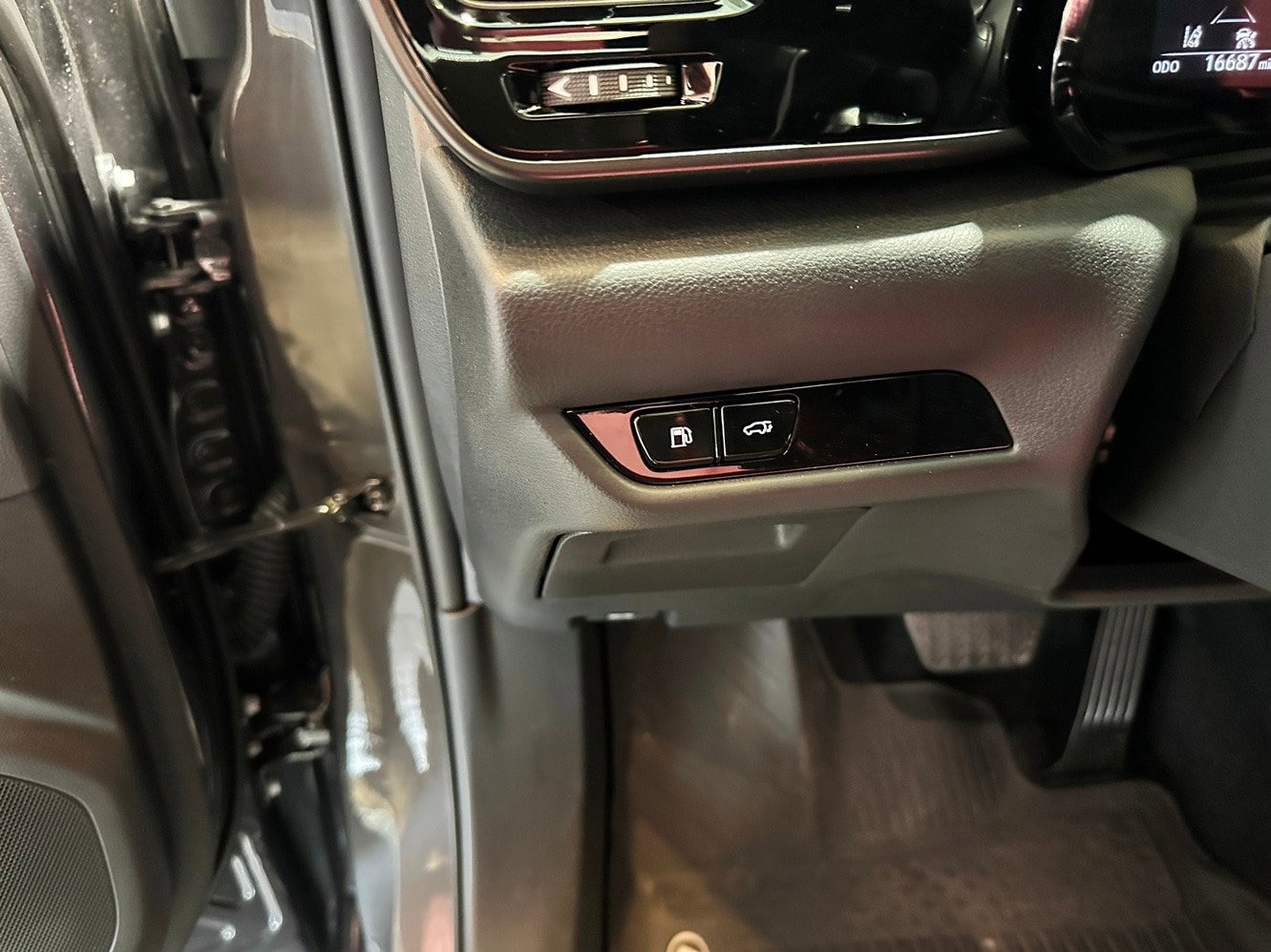 Used 2025 Lexus NX 350h AWD w/ Premium Package image 15