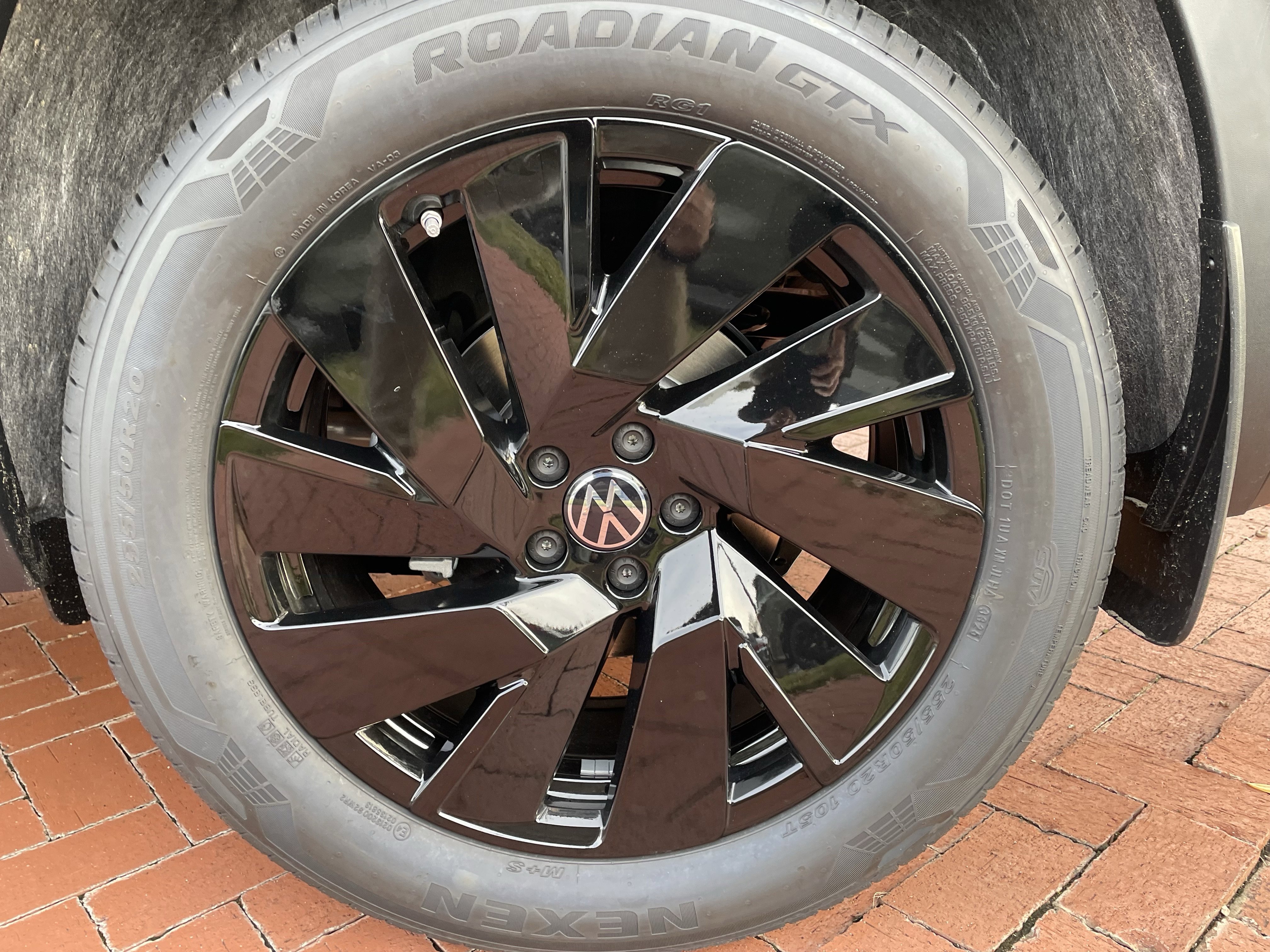 New 2026 Volkswagen Atlas Cross Sport SE image 8