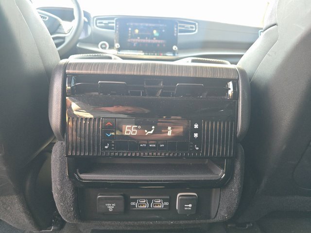 Used 2024 Jeep Wagoneer Series II image 16