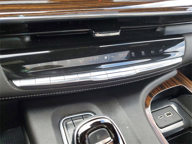 Used 2021 Cadillac Escalade ESV Premium Luxury image 17