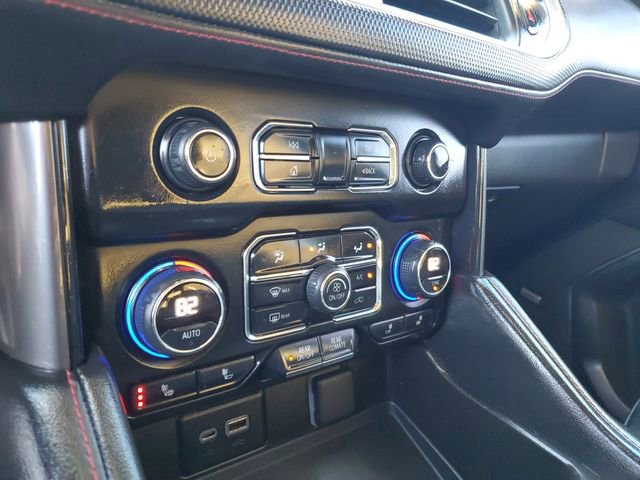 Used 2021 Chevrolet Suburban RST w/ Luxury Package image 22