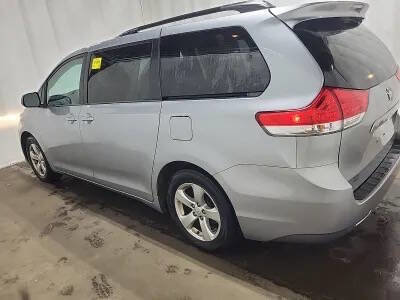 Used 2014 Toyota Sienna LE image 3