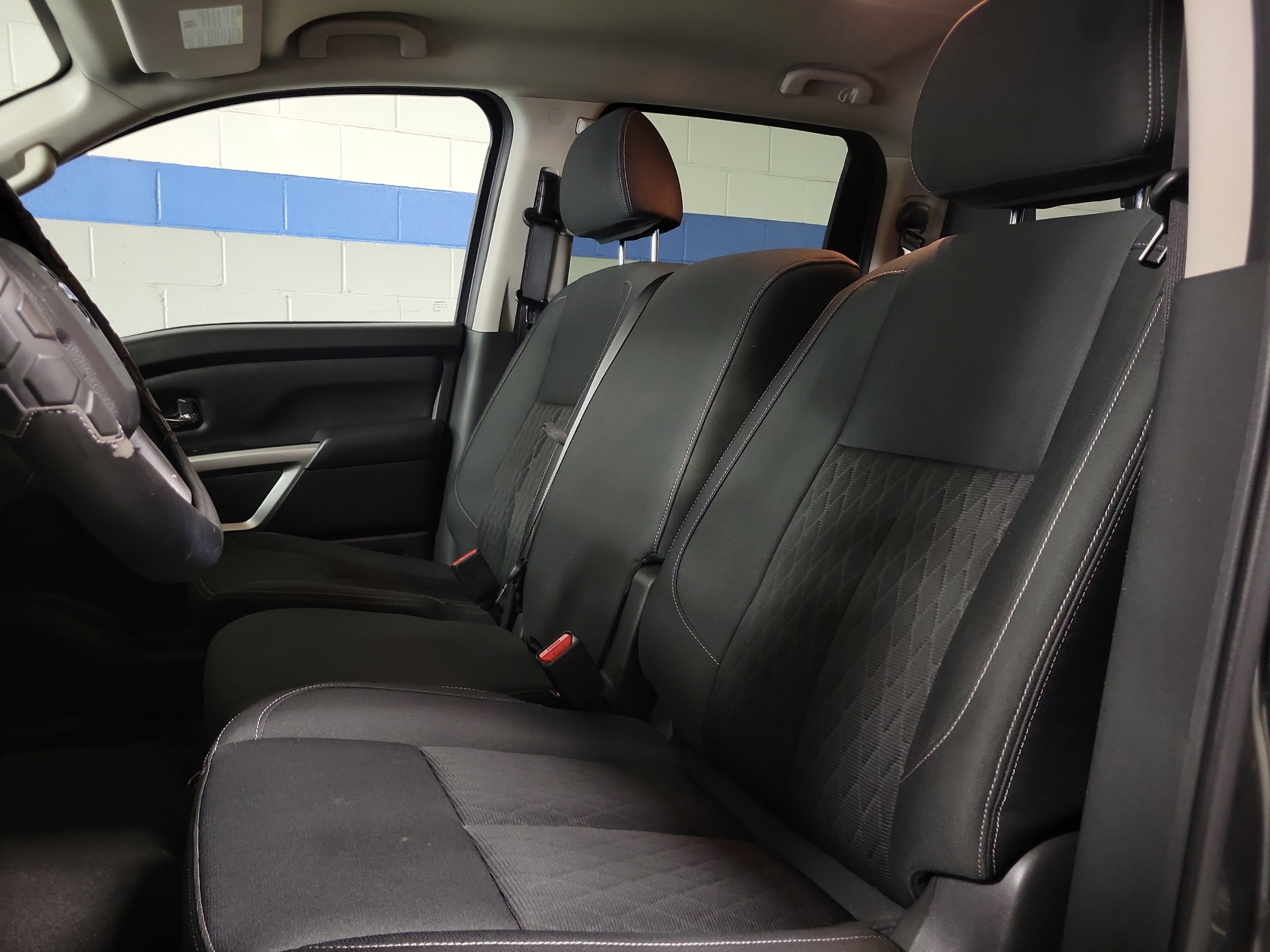 Used 2019 Nissan Titan SV image 18