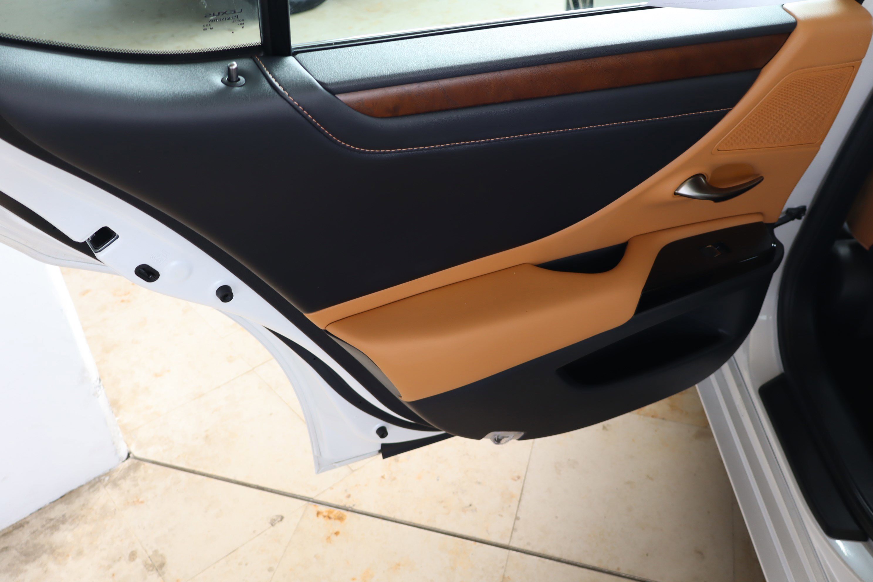 Used 2022 Lexus ES 350 w/ Premium Package image 29