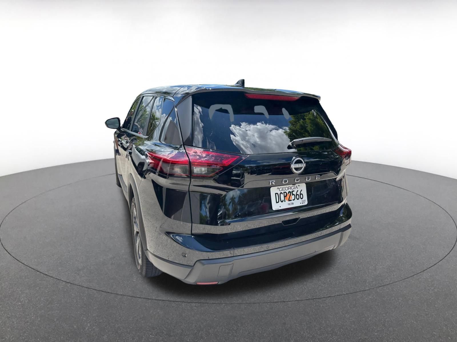 Used 2025 Nissan Rogue SV FWD image 12