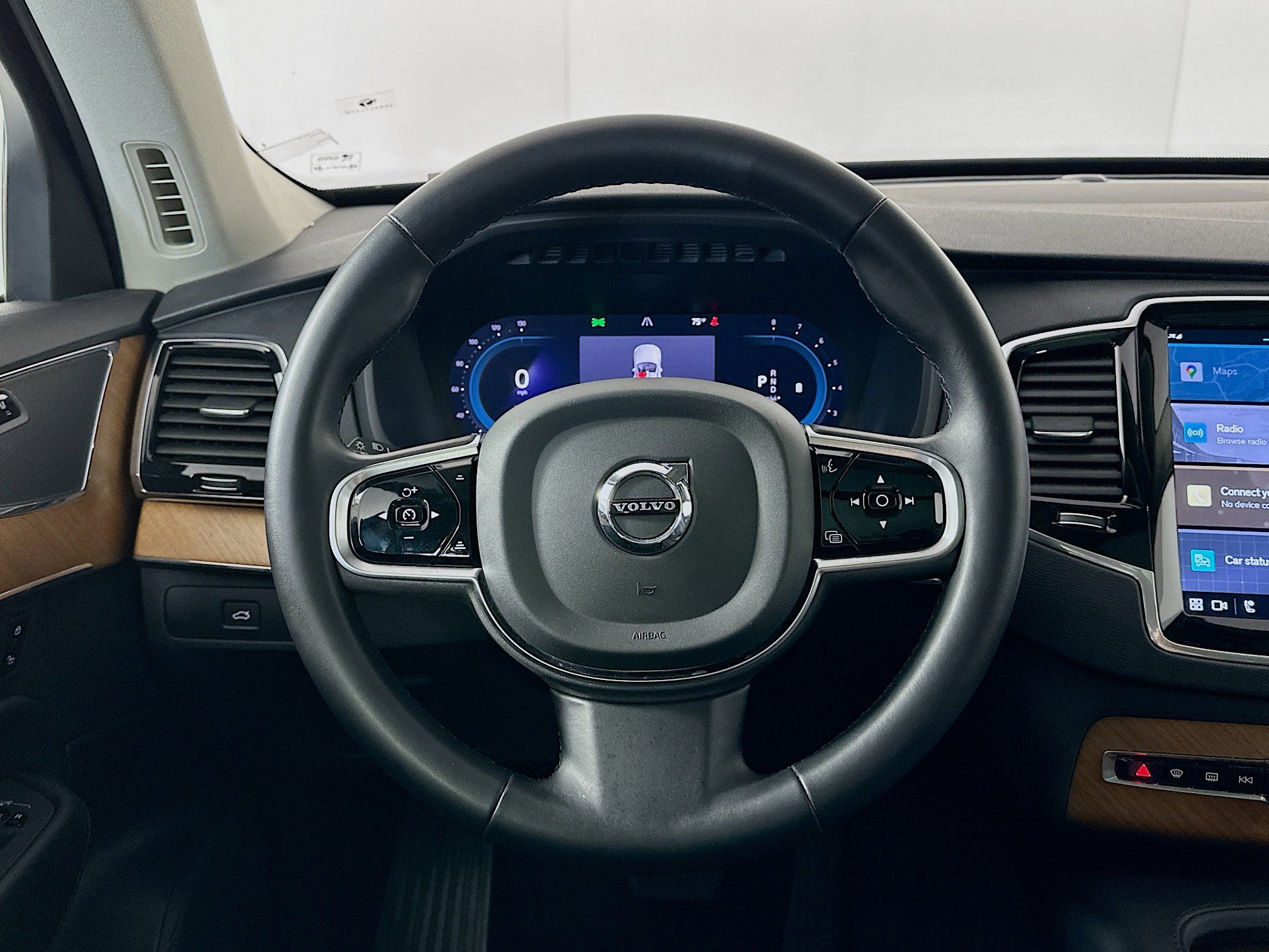 Used 2023 Volvo XC90 B6 Plus image 17