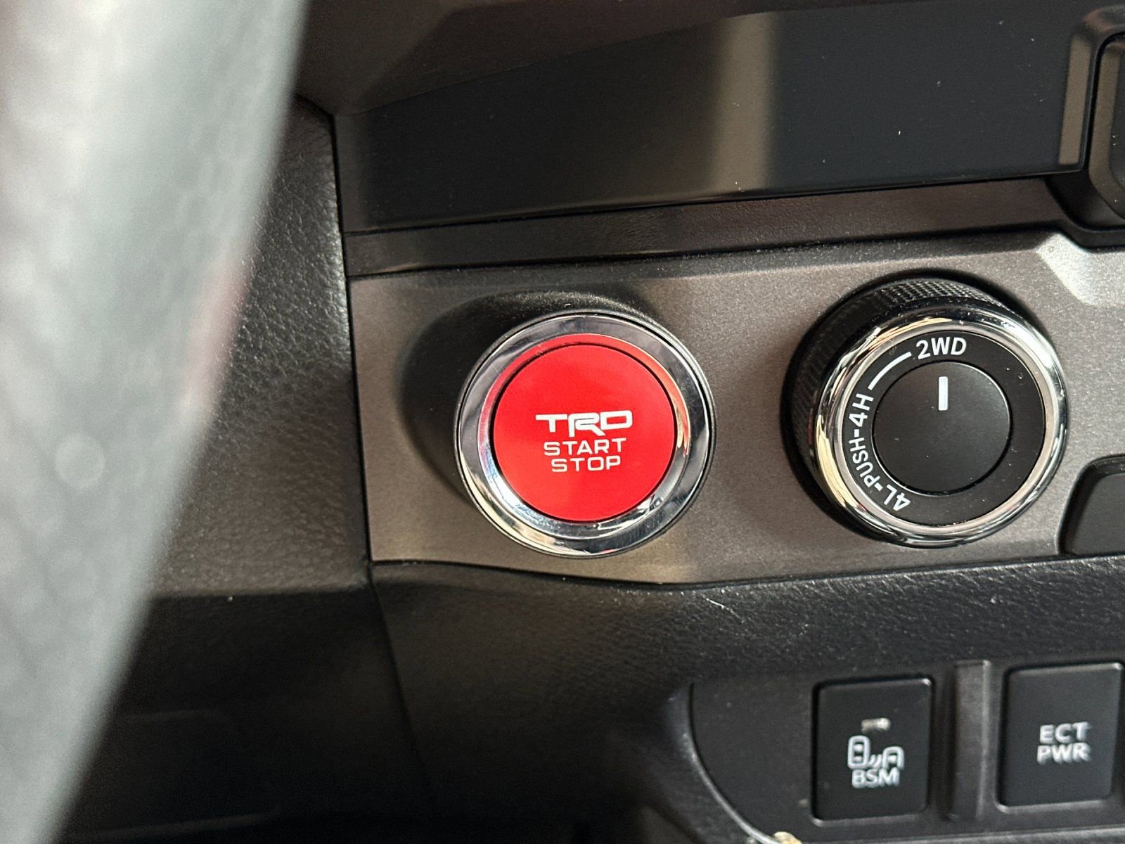 Used 2022 Toyota Tacoma TRD Off-Road w/ Technology Package AWD/4WD image 18
