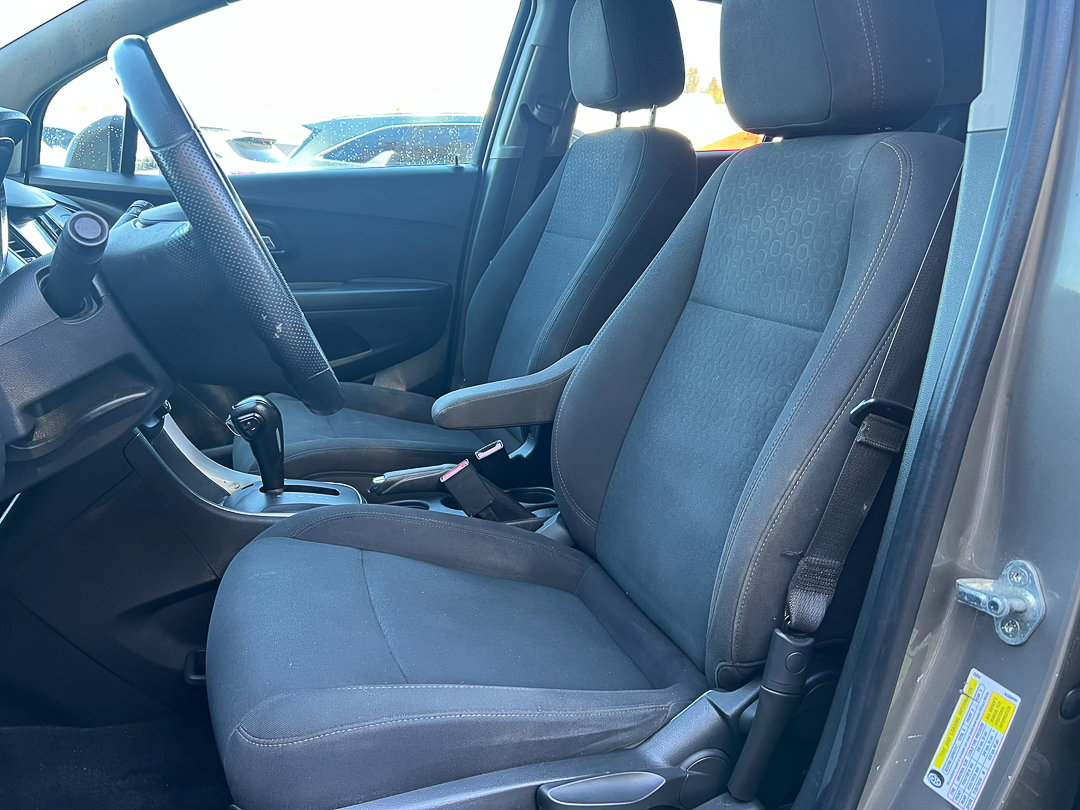 Used 2021 Chevrolet Trax LS w/ Tint and Cruise Package image 12