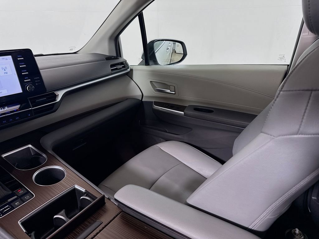 Certified 2022 Toyota Sienna XLE FWD image 21