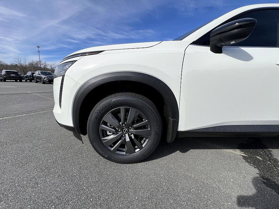 New 2026 Nissan Pathfinder SV image 11