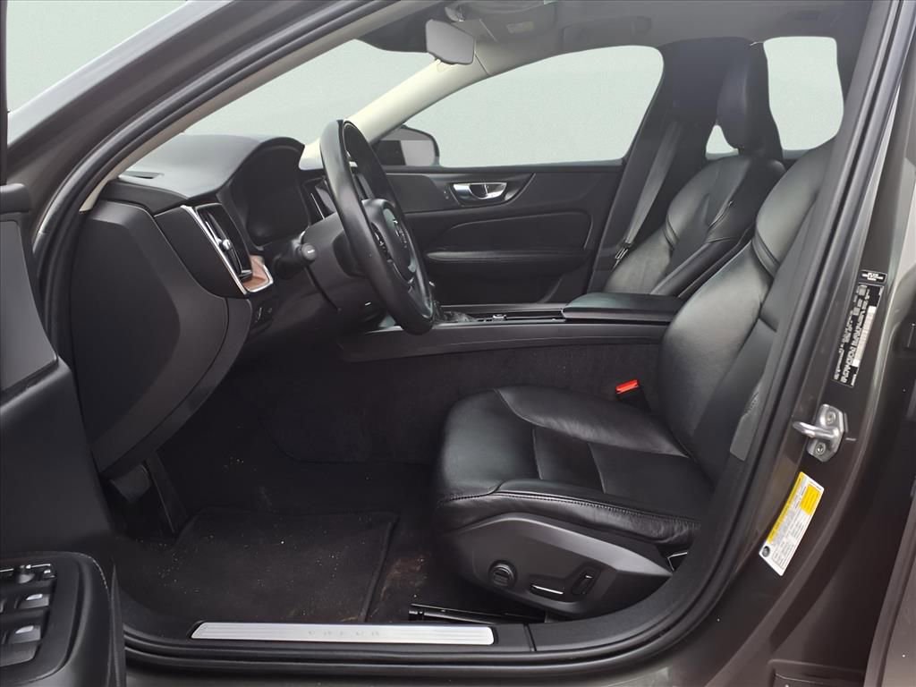 Used 2021 Volvo S60 T5 Momentum image 28