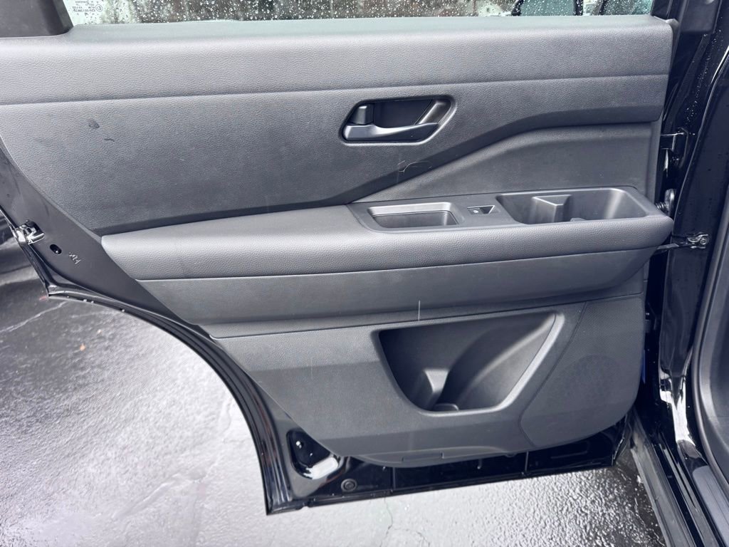 Used 2025 Nissan Pathfinder S image 30