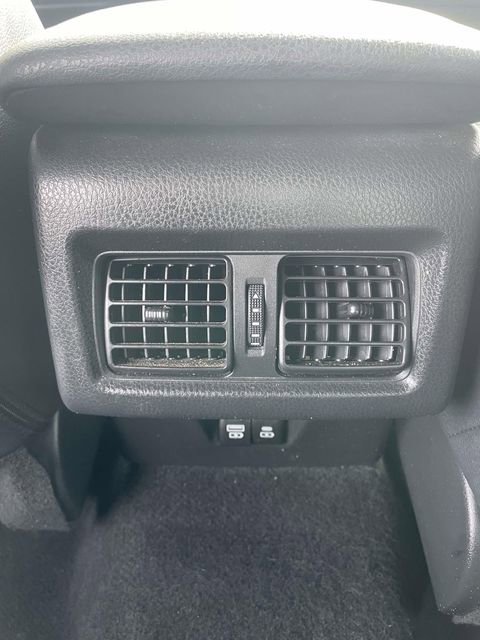 Used 2025 Toyota Camry SE FWD image 11