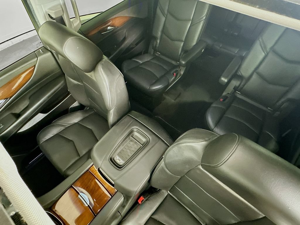 Used 2017 Cadillac Escalade ESV Luxury AWD/4WD image 23