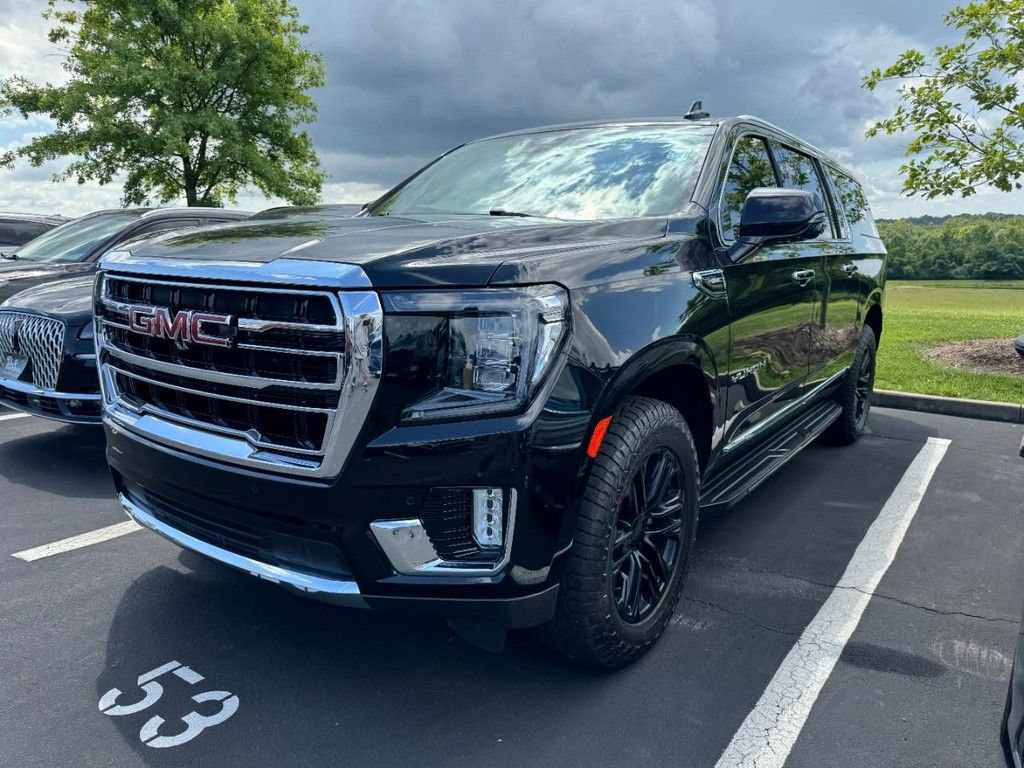 Used 2024 GMC Yukon XL SLT w/ SLT Luxury Package AWD/4WD image 3