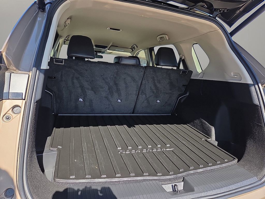 Used 2025 Nissan Rogue SV image 8