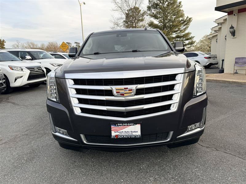Used 2017 Cadillac Escalade Luxury AWD/4WD image 2