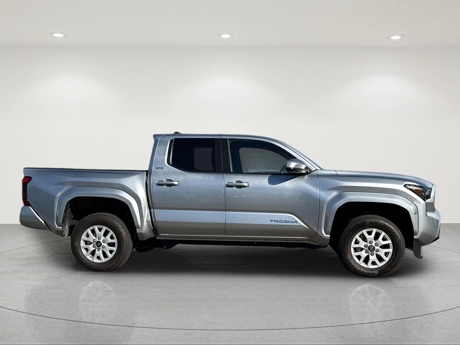 Used 2026 Toyota Tacoma SR5 AWD/4WD image 5
