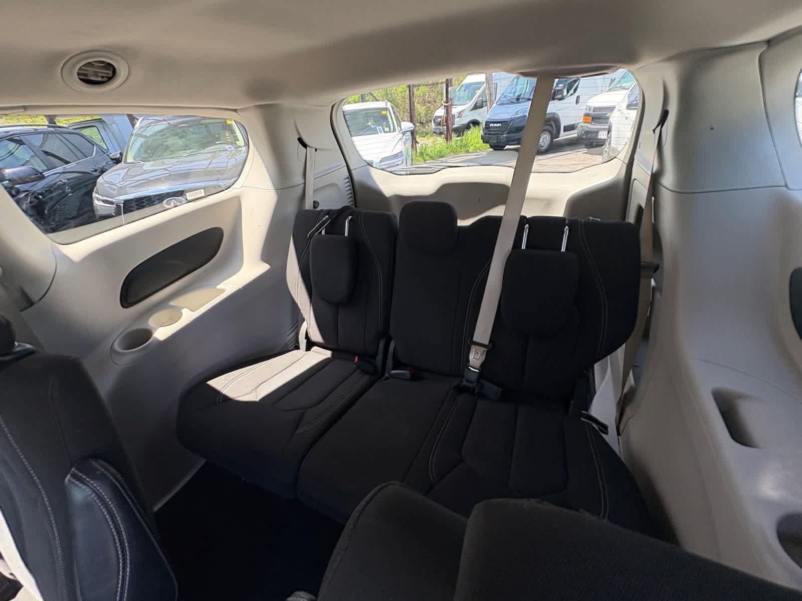 Used 2023 Chrysler Voyager LX FWD image 33