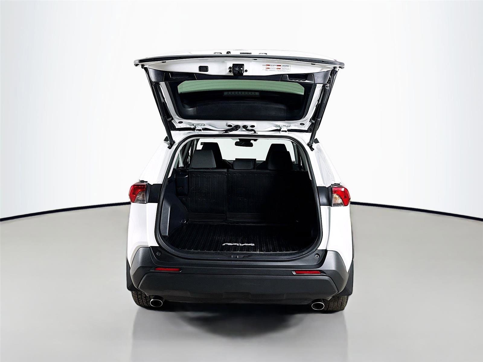 Used 2022 Toyota RAV4 XLE w/ Convenience Package image 27