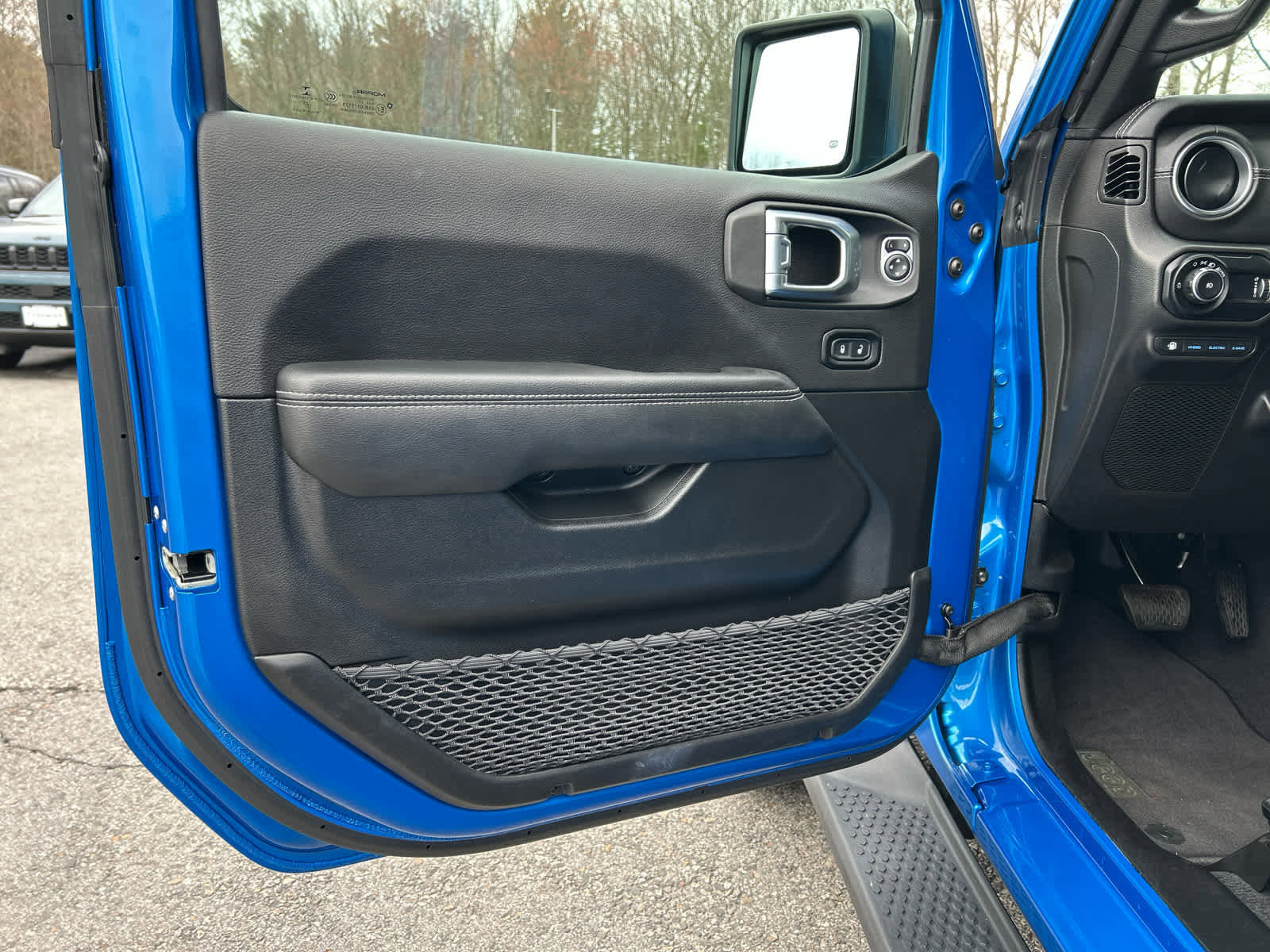 Used 2023 Jeep Wrangler Sahara w/ Cold Weather Group image 18