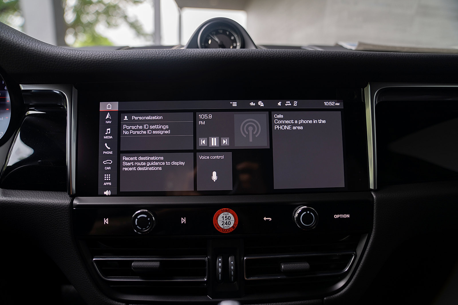 Used 2025 Porsche Macan Base image 11