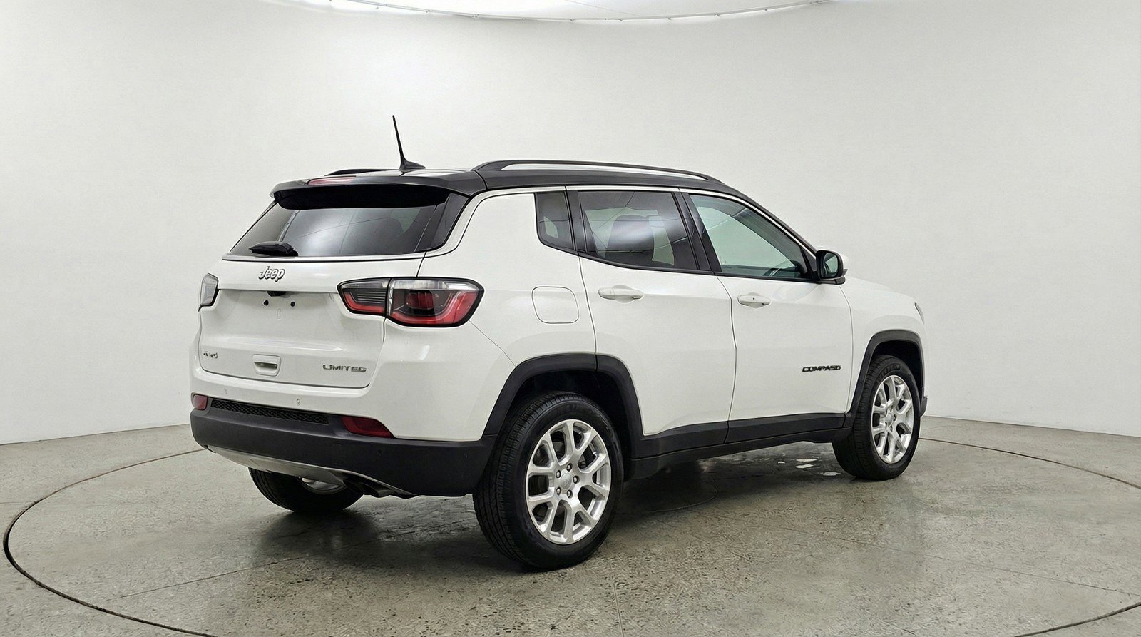 Used 2025 Jeep Compass Limited image 9