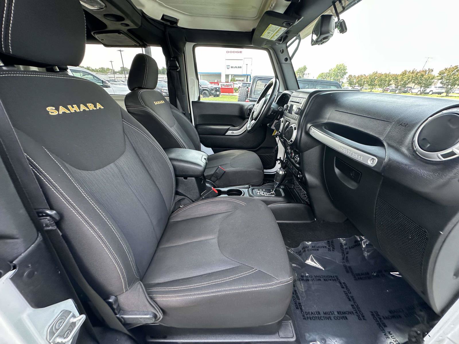 Used 2015 Jeep Wrangler Sahara w/ Connectivity Group AWD/4WD image 25