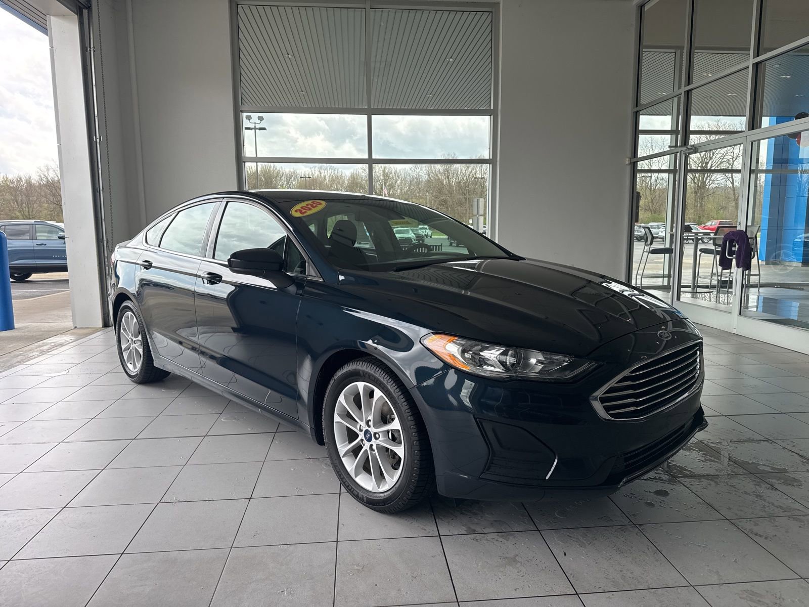 Used 2020 Ford Fusion SE image 3