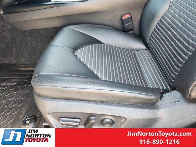 Used 2019 Toyota Camry SE w/ Convenience Package FWD image 25
