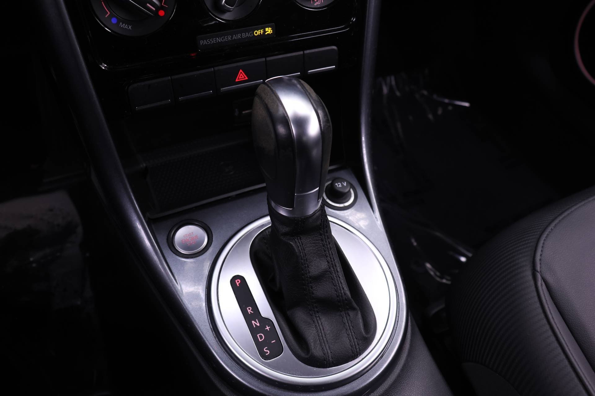 Used 2018 Volkswagen Beetle 2.0T S w/ Style & Comfort Package image 10