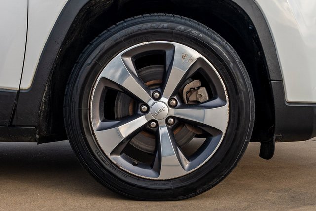 Used 2020 Jeep Cherokee Limited image 6