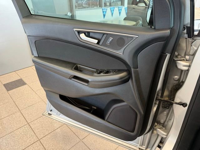 Used 2017 Ford Edge SE image 20