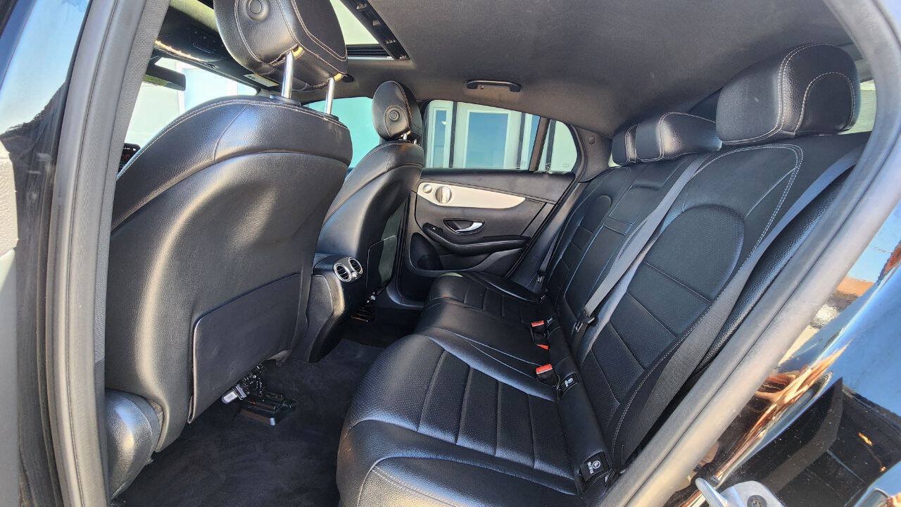Used 2023 Mercedes-Benz GLC 300 4MATIC Coupe image 21