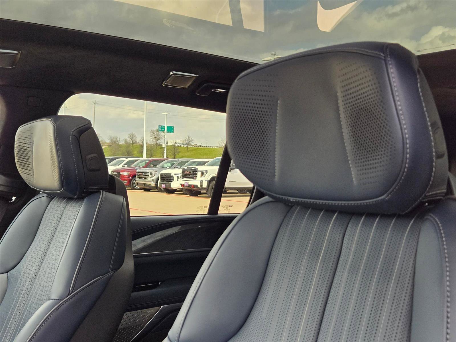 Certified 2025 Cadillac Escalade IQ Luxury 2 w/ LPO, Premium Carpet Package AWD/4WD image 12
