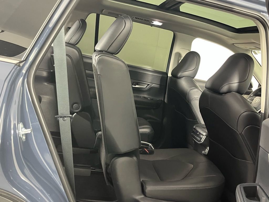 Used 2025 Toyota Grand Highlander FWD image 28