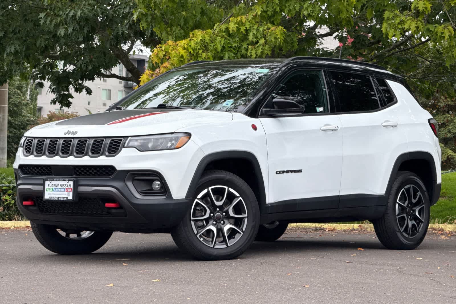 Used 2025 Jeep Compass Trailhawk AWD/4WD image 1