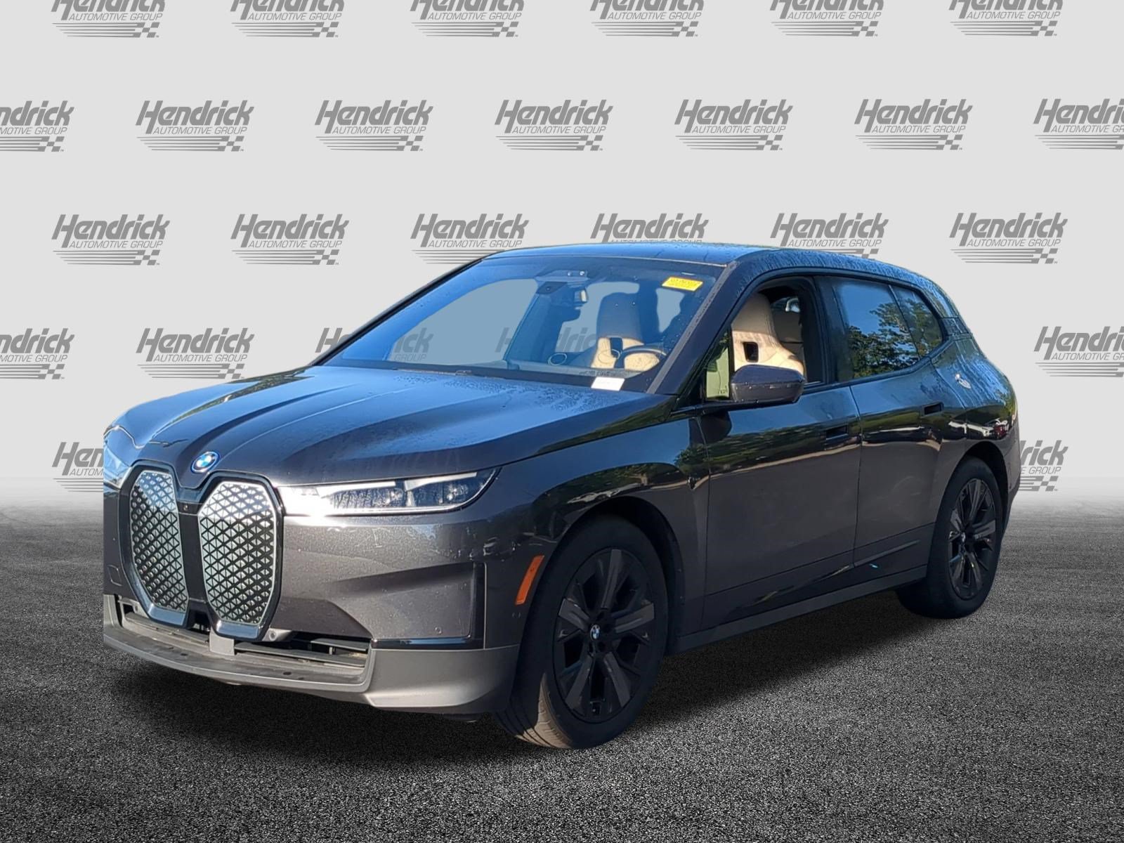 Used 2025 BMW iX xDrive50 w/ Premium Package AWD/4WD image 5
