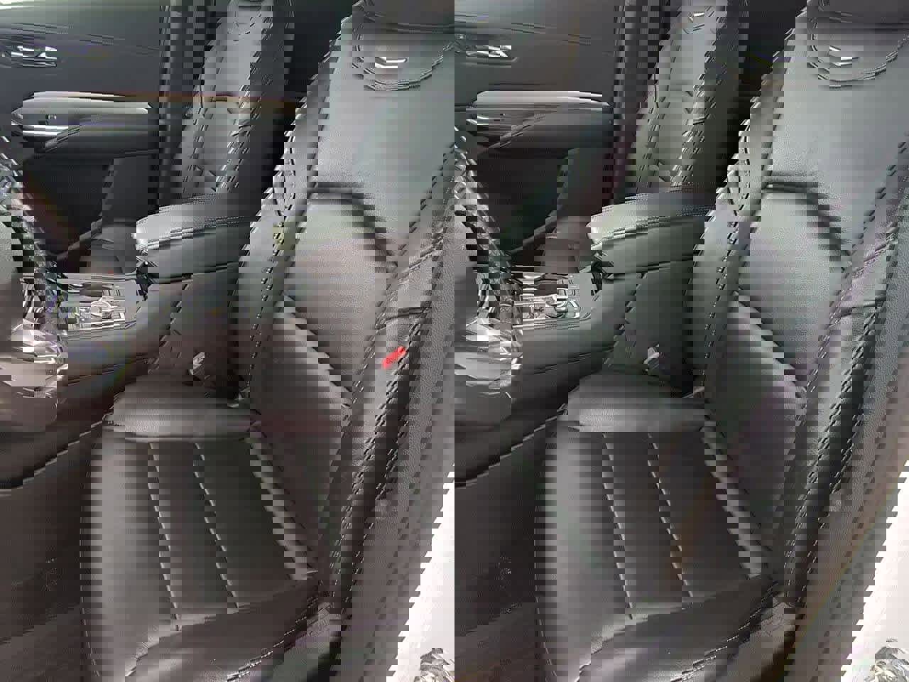 Used 2021 Cadillac XT4 Premium Luxury w/ Cold Weather Package image 16