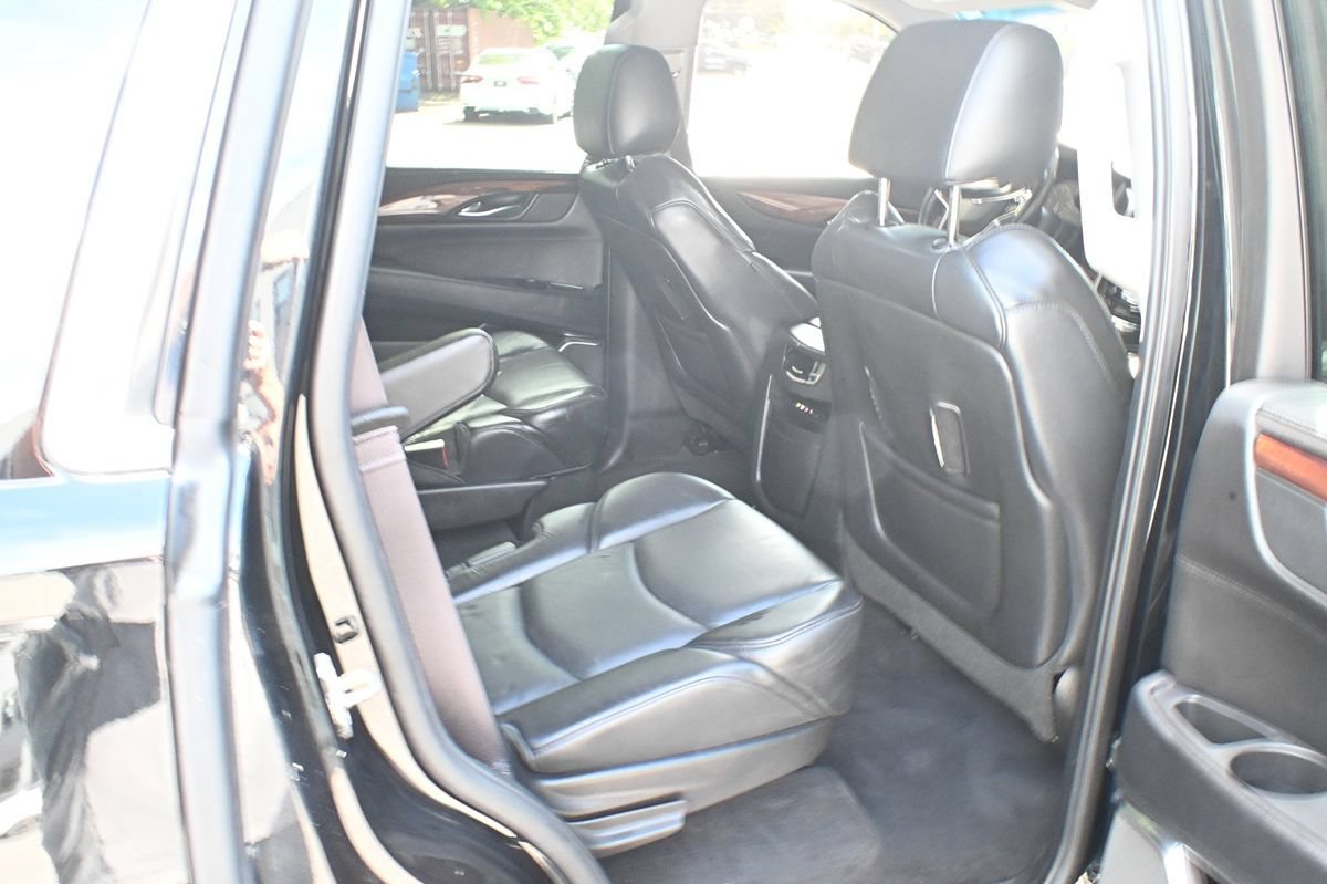 Used 2015 Cadillac Escalade Premium AWD/4WD image 9