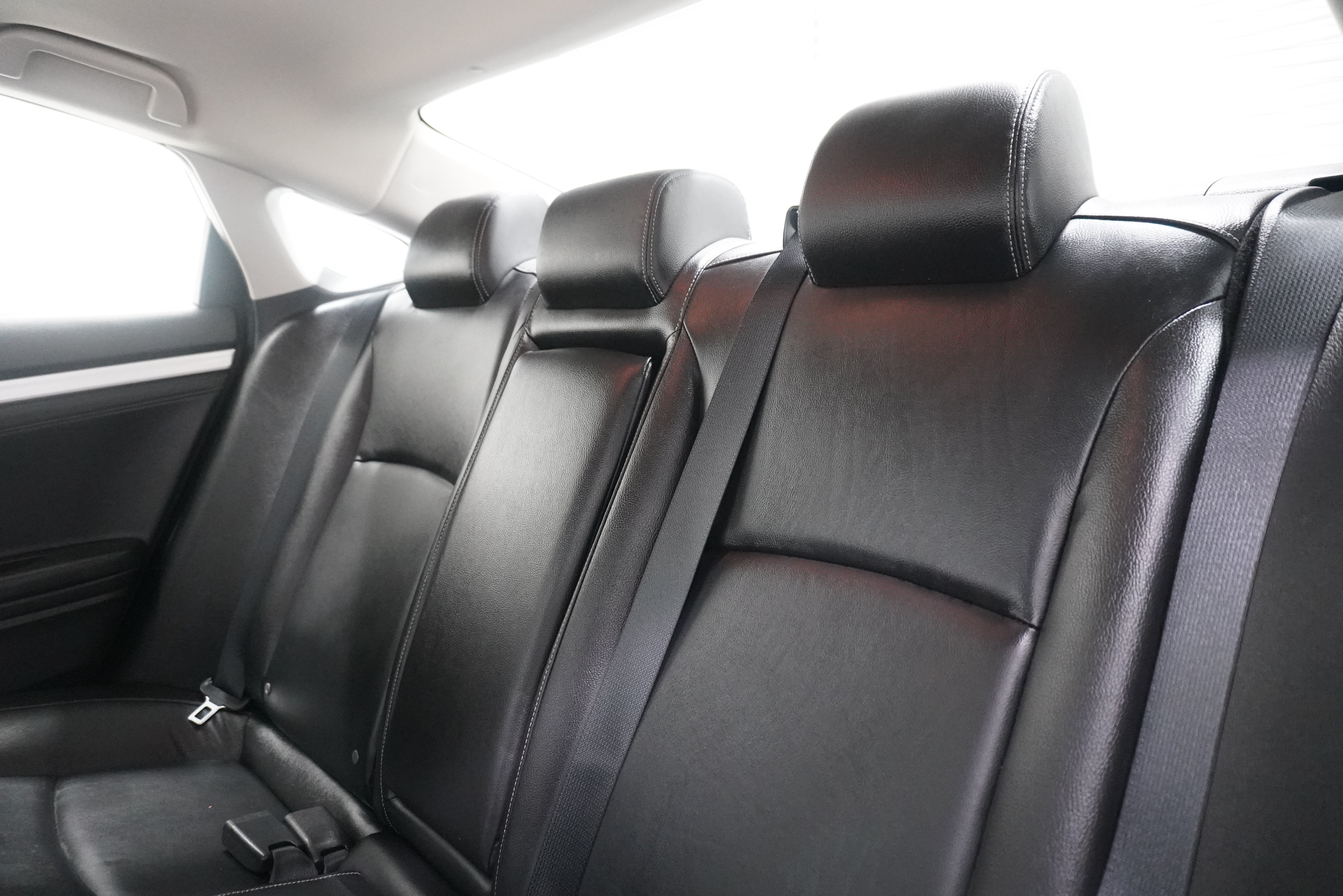 Used 2018 Honda Civic EX-L image 10