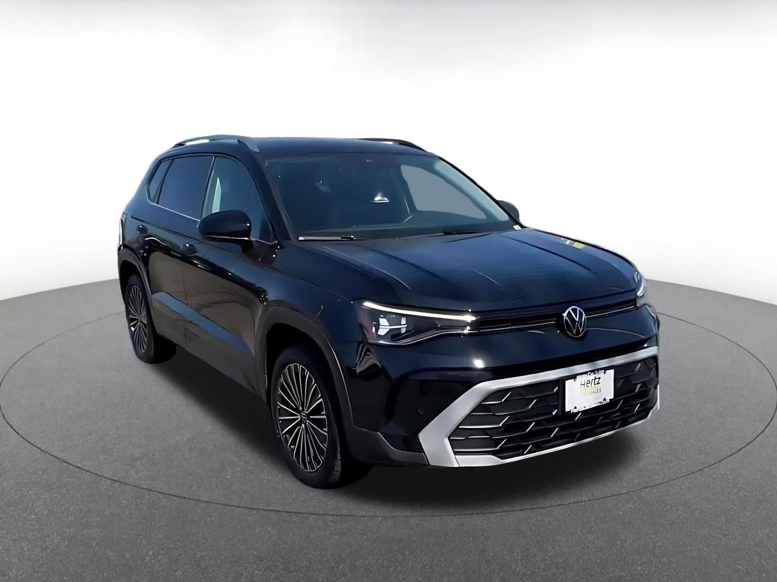 Used 2025 Volkswagen Taos SE image 3