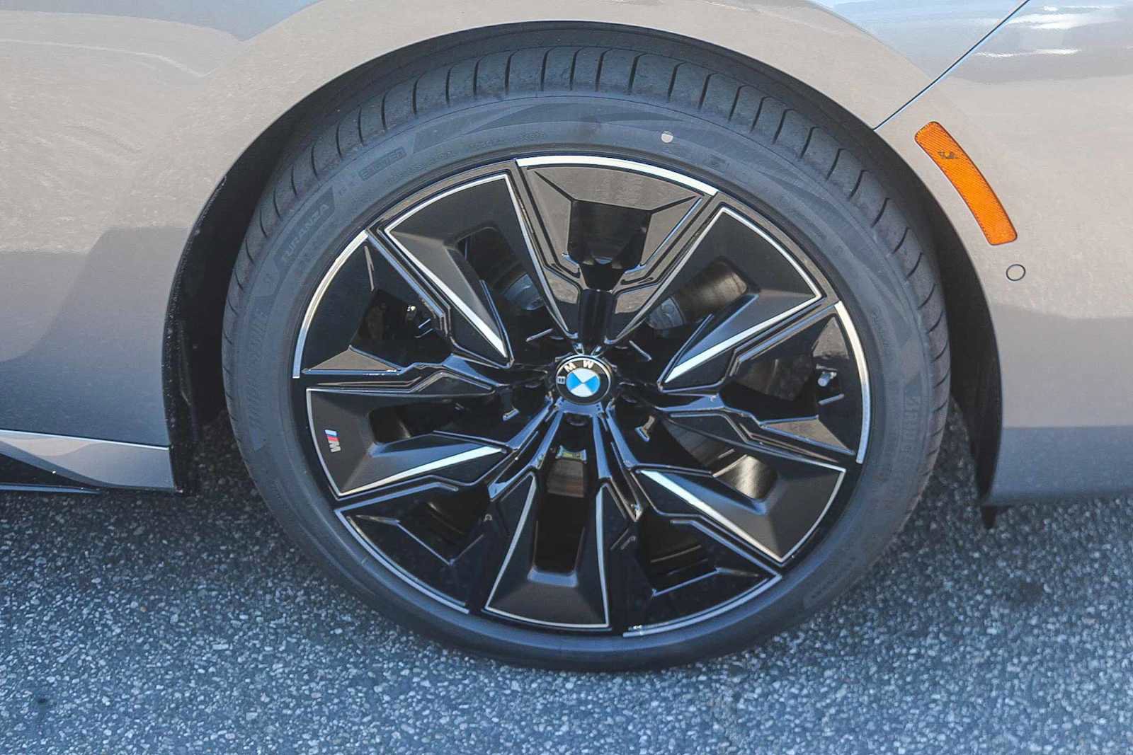 New 2026 BMW 750e xDrive w/ Premium Package image 15