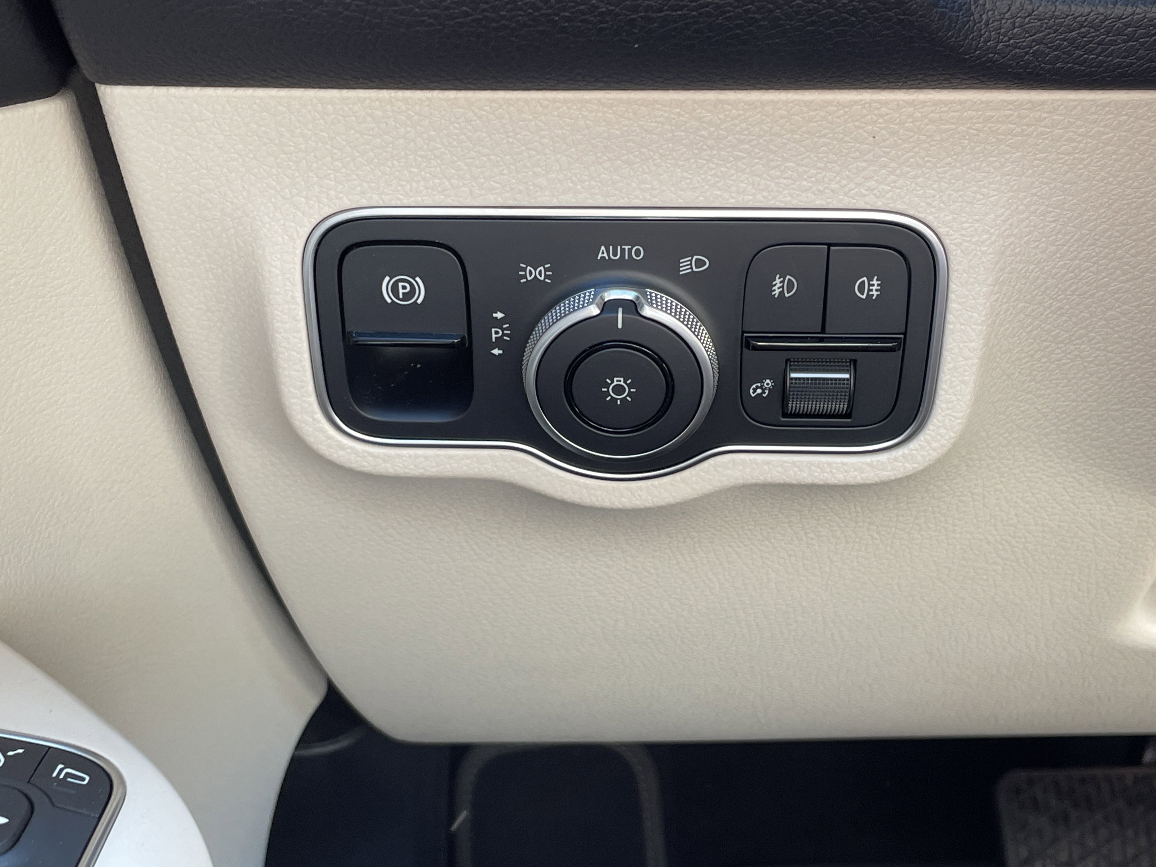 Certified 2025 Mercedes-Benz GLB 250 image 22
