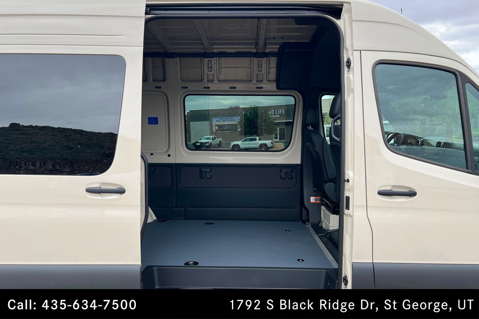 Used 2025 Mercedes-Benz Sprinter 2500 image 18