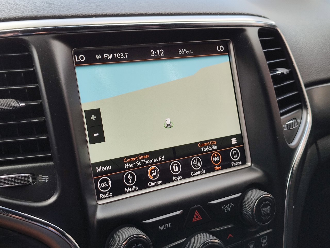 Used 2018 Jeep Grand Cherokee Altitude image 27