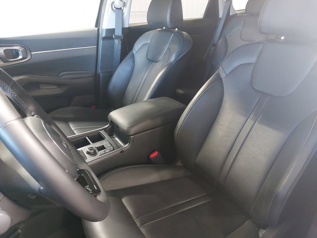 Used 2024 Kia Sorento S AWD/4WD image 15