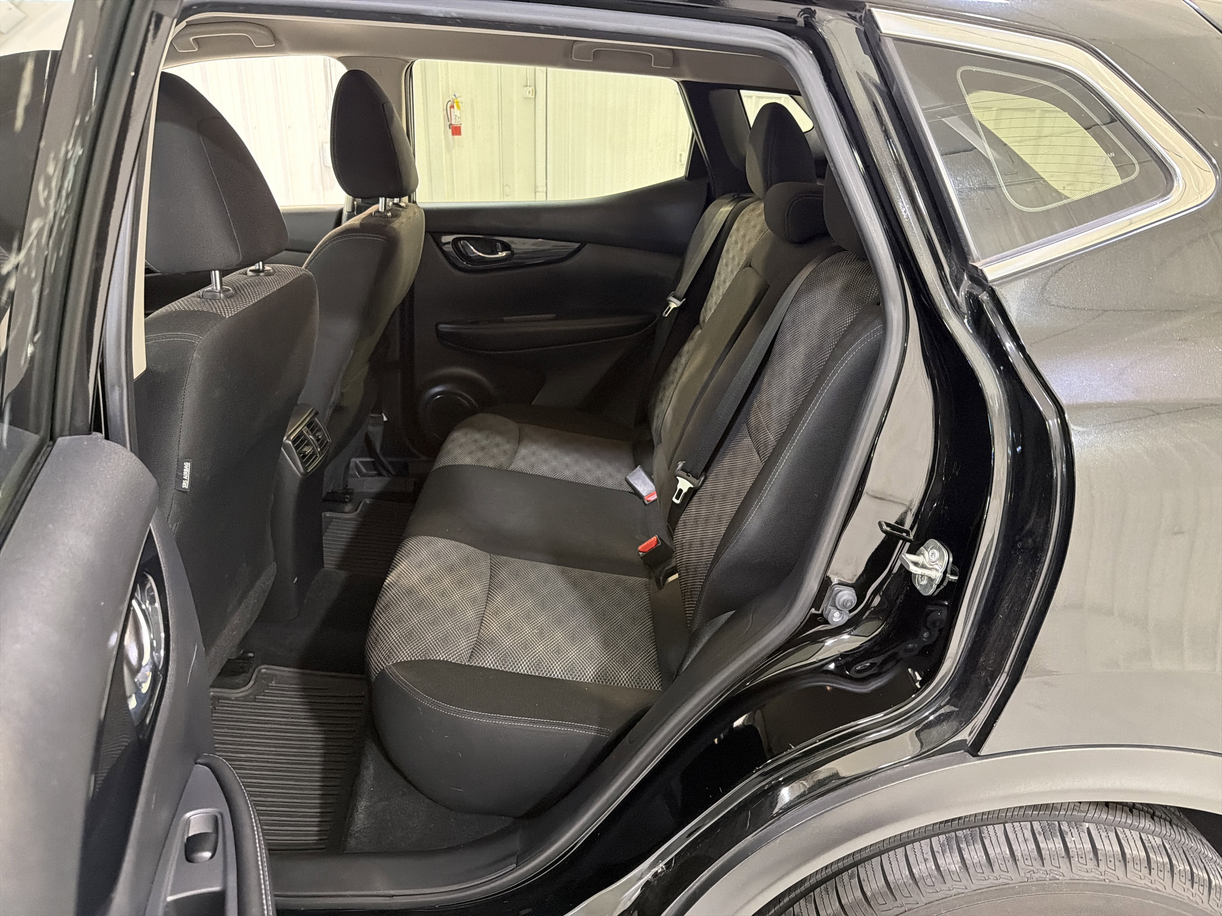 Used 2018 Nissan Rogue Sport SV image 11